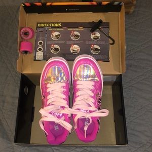 HEELYS - SIZE 4 YOUTH